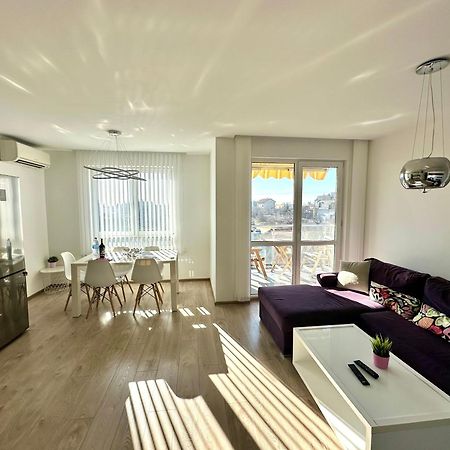 Briz Apartment; 2 Bdr; 6 Guests; Private Parking 바르나 외부 사진