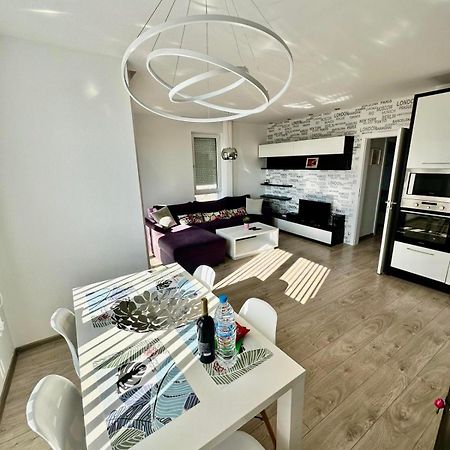 Briz Apartment; 2 Bdr; 6 Guests; Private Parking 바르나 외부 사진