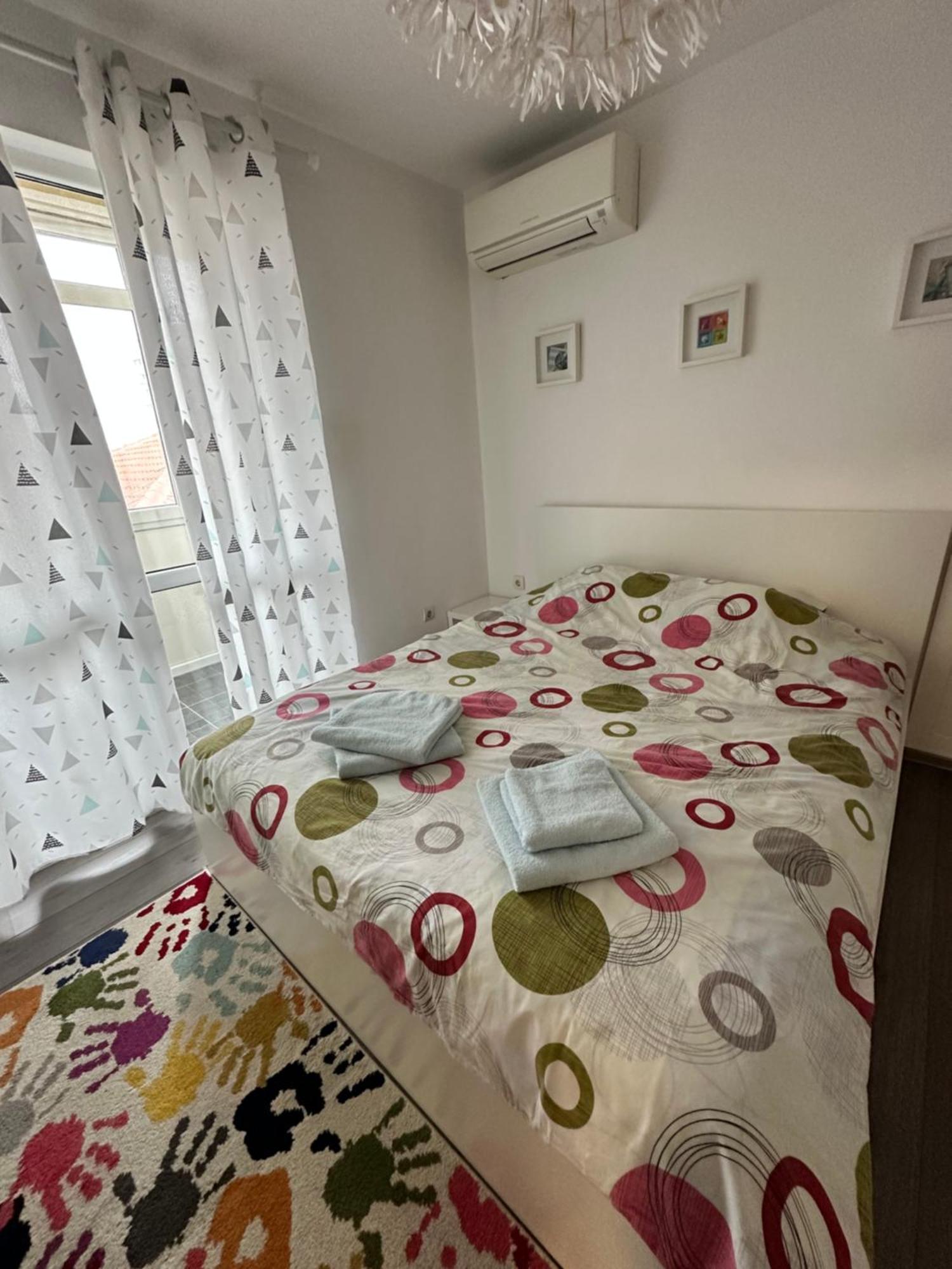 Briz Apartment; 2 Bdr; 6 Guests; Private Parking 바르나 외부 사진