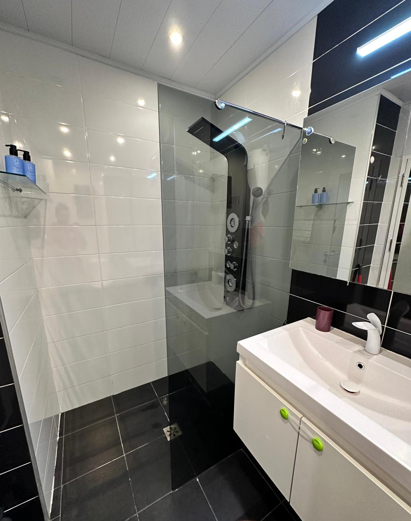 Briz Apartment; 2 Bdr; 6 Guests; Private Parking 바르나 외부 사진